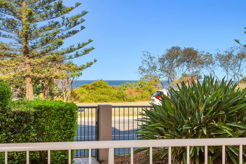 Beachfront On Marine - Sunshine Coast Guide 2