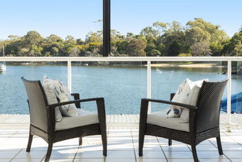 Riverfront With Jetty, Ideal For Families with Sunshine Coast Guide