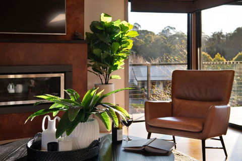 Retreat Lake Daylesford - Free Wifi - Sunshine Coast Guide 3