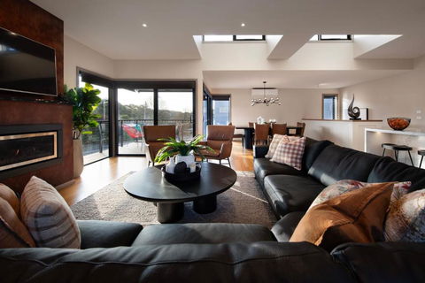 Retreat Lake Daylesford - Free Wifi - Sunshine Coast Guide 2