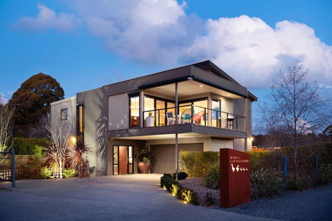 Retreat Lake Daylesford - Free Wifi - Sunshine Coast Guide 0