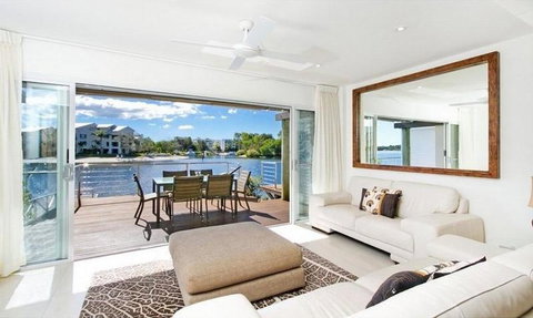 Riverfront Escape With Private Beach - Sunshine Coast Guide 3