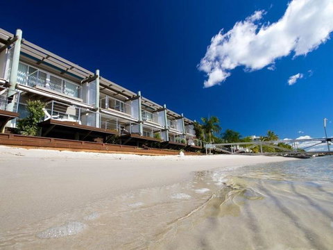 Riverfront Escape With Private Beach - Sunshine Coast Guide 0