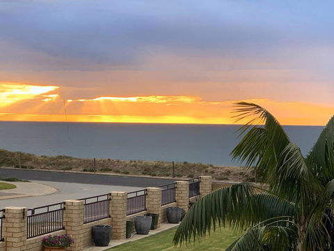 Relaxing Getaway Beachfront Access Multi Family Pets Mandurah - Sunshine Coast Guide 1