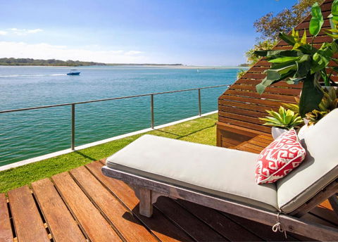 Riverfront Apartment, Perfect Location - Sunshine Coast Guide 2