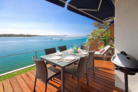 Riverfront Apartment, Perfect Location - Sunshine Coast Guide 1