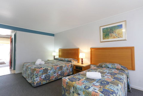 Reef Resort Motel - Sunshine Coast Guide 3
