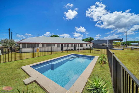 Reef Shack Beach Vibes Stroll To The Beach - Sunshine Coast Guide 0