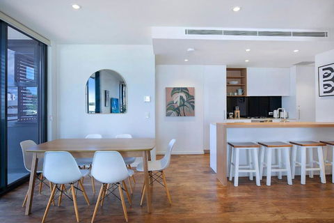 Regatta Hideaway - A Breezy Balcony Residence - Sunshine Coast Guide 2