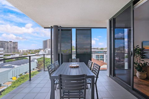 Regatta Hideaway - A Breezy Balcony Residence - Sunshine Coast Guide 1