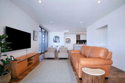 Regatta Hideaway - A Breezy Balcony Residence - Sunshine Coast Guide 3
