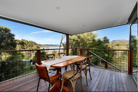 Relax At Goughs Bay - Sunshine Coast Guide 0