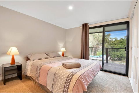Relax At Goughs Bay - Sunshine Coast Guide 1