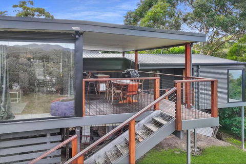 Relax At Goughs Bay - Sunshine Coast Guide 3