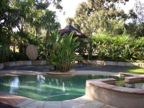 Relaxin - Sunshine Coast Guide 2