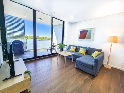 Relaxing 1BR W Pools & SPA, Gym In Olympic Park - Sunshine Coast Guide 1