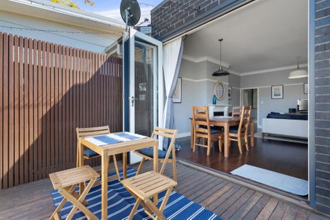 Relaxing Retreat On Earle St, Cremorne Near Attractions - Sunshine Coast Guide 0
