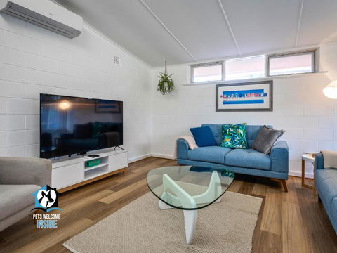 Renovated 3BR One Street To Beach - Sunshine Coast Guide 0