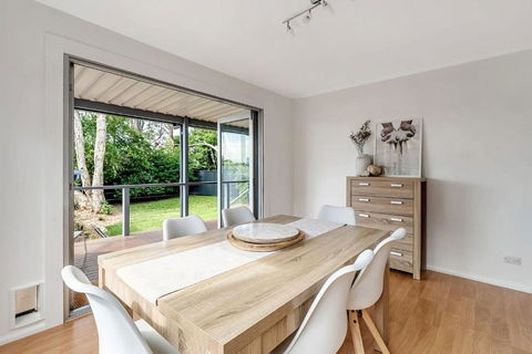 Renovated Beach Home Relax Unwind - Sunshine Coast Guide 1