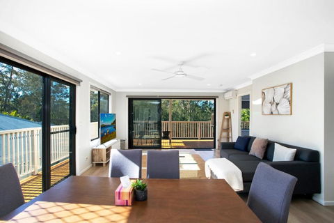 Renovated Coastal Getaway With Water Views - Sunshine Coast Guide 2