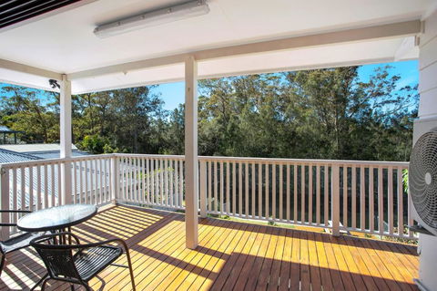 Renovated Coastal Getaway With Water Views - Sunshine Coast Guide 1