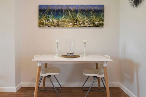 Resort-style Coastal Living With Balcony & Pool - Sunshine Coast Guide 2