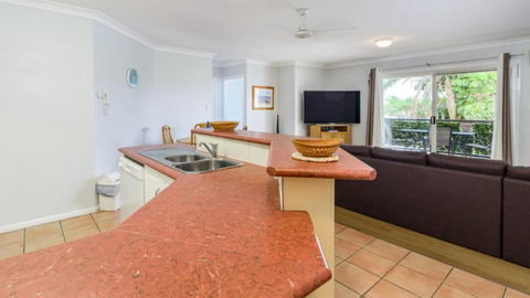 Resort Style Unit Across From The Water - Sunshine Coast Guide 2