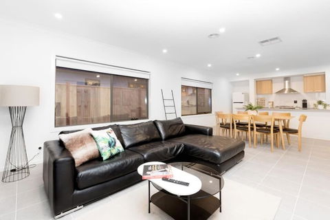 ResortStyle 4BR House With Parking - Sunshine Coast Guide 2