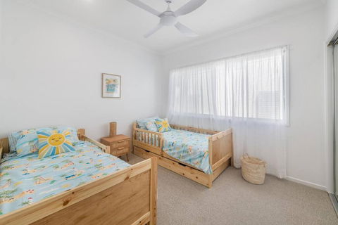 Retreat In The Heart Of Alex - 3BR Sleeps 11, Pool - Sunshine Coast Guide 3