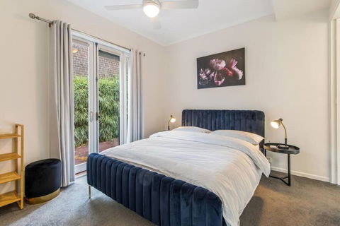 Retreat On George - Sunshine Coast Guide 0