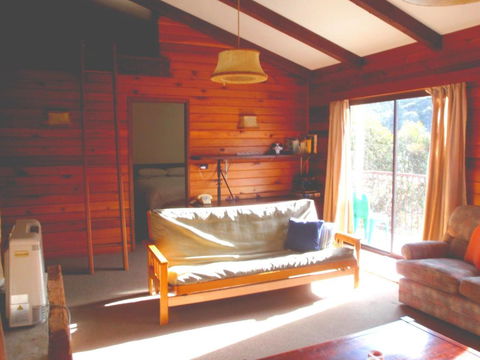 Retro 2 Bedroom Apartment - Sunshine Coast Guide 2