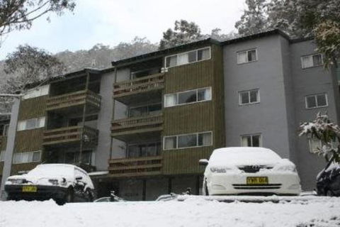 Retro 2 Bedroom Apartment - Sunshine Coast Guide 1