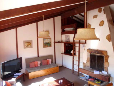 Retro 2 Bedroom Apartment - Sunshine Coast Guide 0