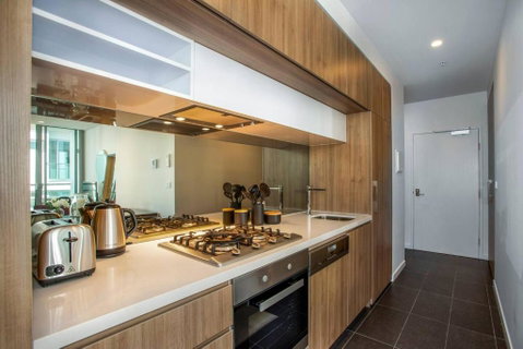 Retro Modern With Pool Near Westfield Doncaster - Sunshine Coast Guide 1