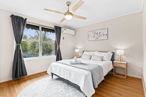 Retro Retreat - Mornington - Sunshine Coast Guide 0