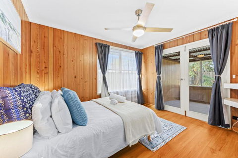 Retro Retreat - Mornington - Sunshine Coast Guide 2