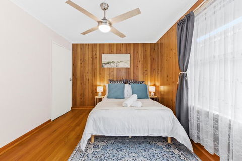 Retro Retreat - Mornington - Sunshine Coast Guide 3
