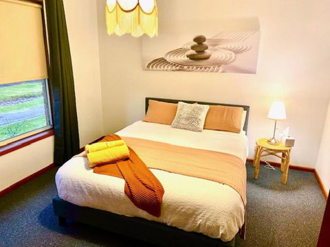 Retro Riverside Redan, Ballarat - Sunshine Coast Guide 1