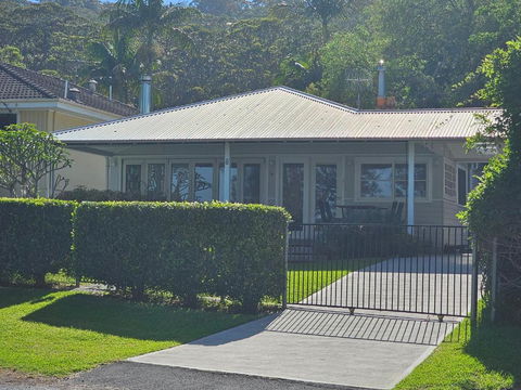 Reverie - Sunshine Coast Guide 3