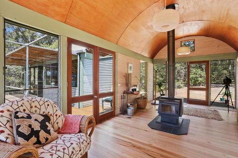 Rikkara Sanctuary 19 Rikkara Avenue Private Retreat - Sunshine Coast Guide 1