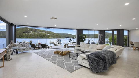 Riptides Booker Bay -Waterfront Apartment, Walk To Shops & Cafes - Sunshine Coast Guide 0