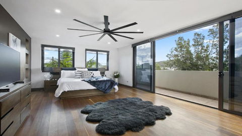 Riptides Booker Bay -Waterfront Apartment, Walk To Shops & Cafes - Sunshine Coast Guide 2