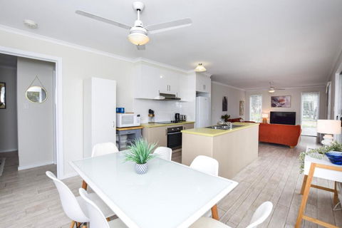 River Retreat - Sunshine Coast Guide 3