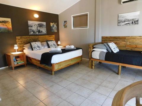 Riverbend Cottage Cabin - Little Heaven - Sunshine Coast Guide 3