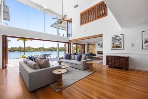 Riverside Elegance On Noosa Parade - Sunshine Coast Guide 1