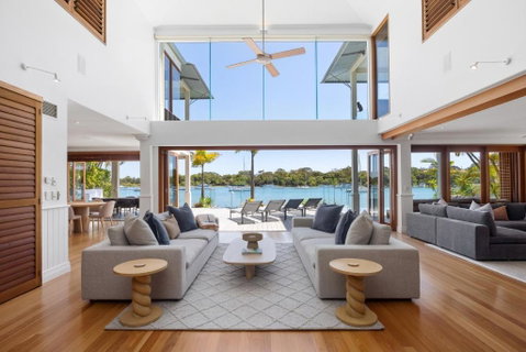 Riverside Elegance On Noosa Parade - Sunshine Coast Guide 3