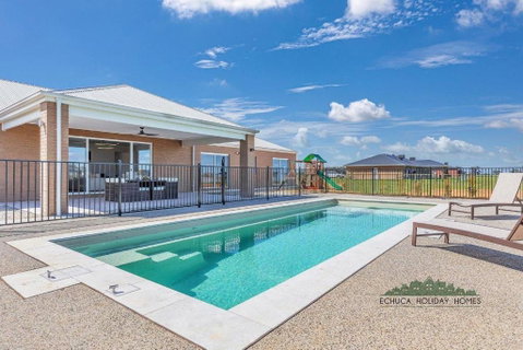 Riverside Meadows - Sunshine Coast Guide 0