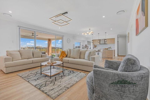 Riverside Meadows - Sunshine Coast Guide 2