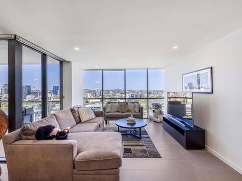 Riverview 2BR Delicate Apt, 1min To Train Station - Sunshine Coast Guide 1