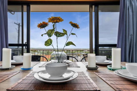 Riverview Holiday Villa - Sunshine Coast Guide 0